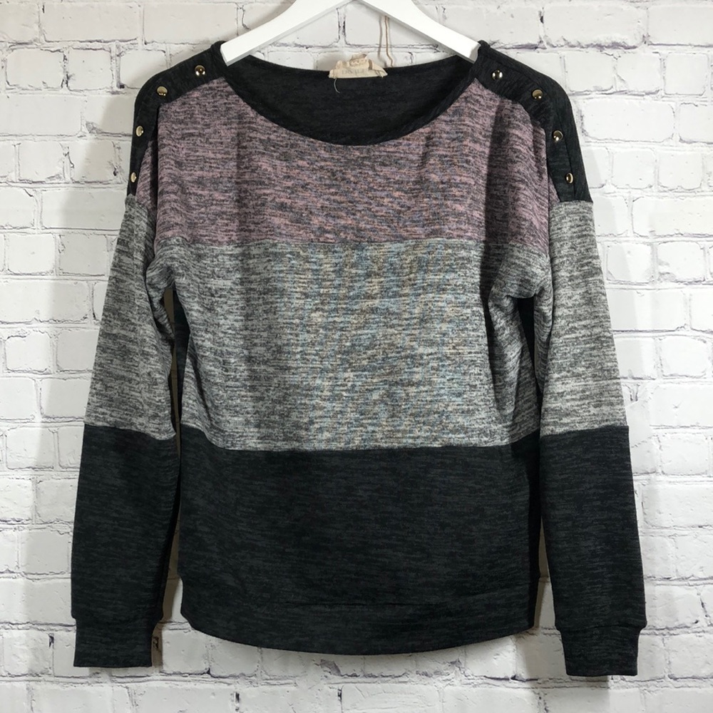No frills Los Angeles top light sweater type